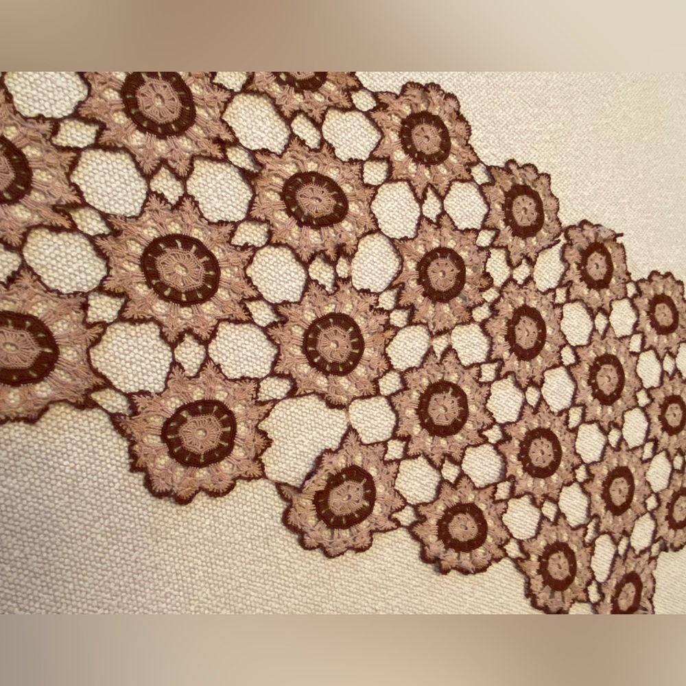 Table Runner / Decor - Picture 3 of 6